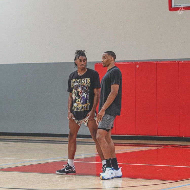 于根伟：目前并没有接触明天；下赛季的预算还跟这两年一样