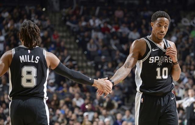 佩林卡：我把里夫斯绝杀森林狼的照片印在高尔夫球上送给了他