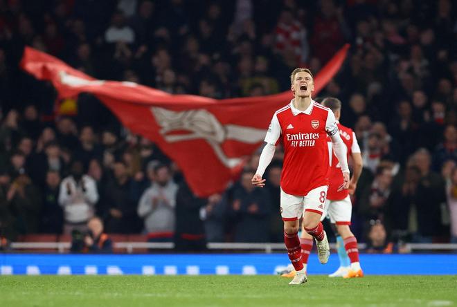 [图]卡扎伊什维利梅开二度 山东泰山战胜上海海港